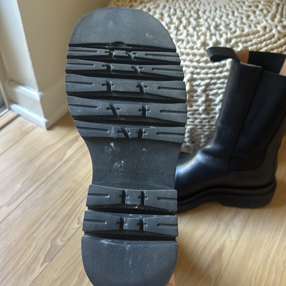 Bottega Veneta The Lug Boots - Picture 8 of 10